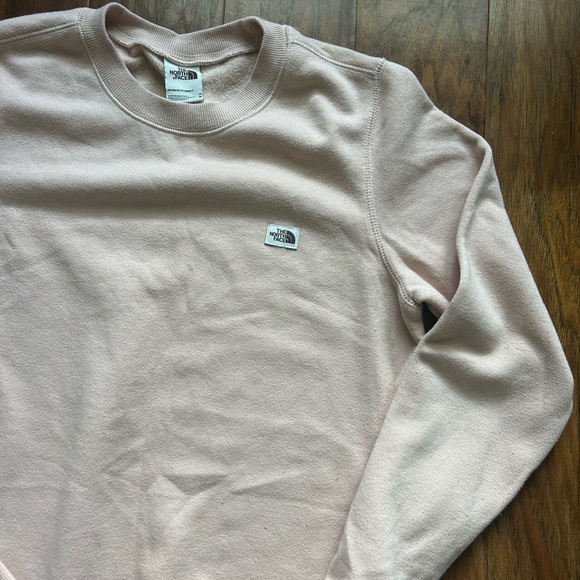 The North Face Women’s Light Pink Crewneck Sweater Size Medium Fall Outdoors - Picture 2 of 5